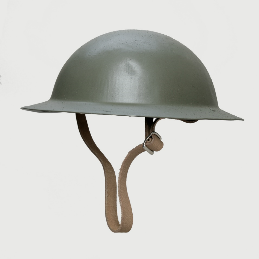 Un casque canadien de la Seconde Guerre mondiale exposé au Musée canadien de la guerre à Ottawa.