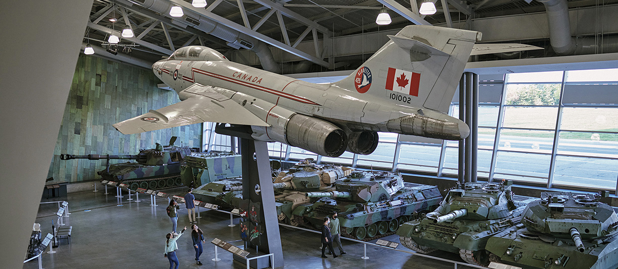 Un avion de chasse exposé au Musée canadien de la guerre à Ottawa.