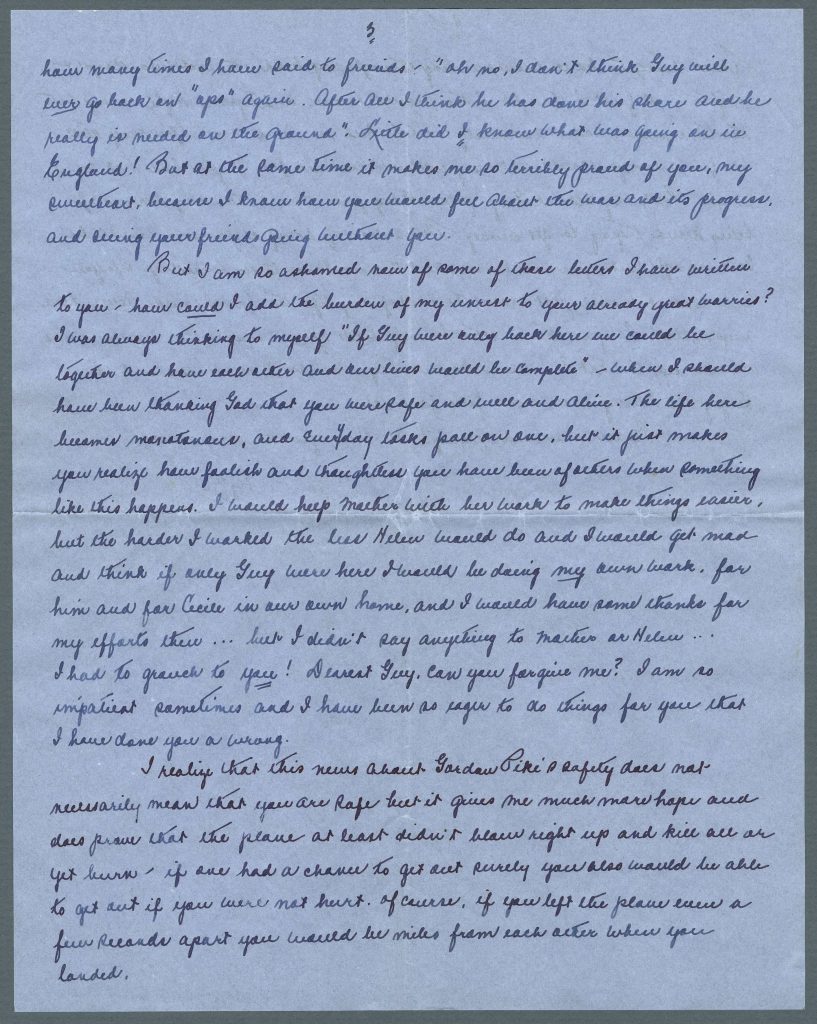 Une lettre écrite à l'encre bleue sur un morceau de papier trouvé au Musée canadien de la guerre à Ottawa.