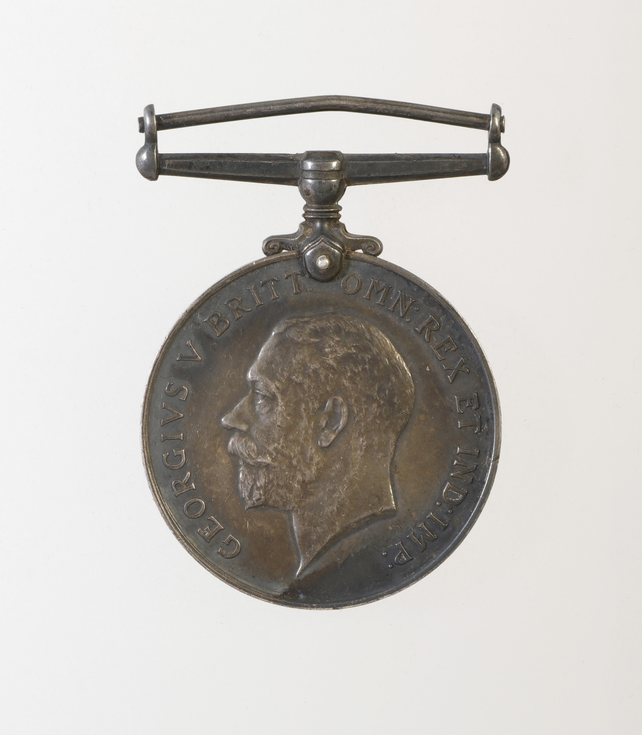 Une médaille de bronze avec un portrait du roi Édouard VII, exposée au Musée canadien de la guerre à Ottawa.